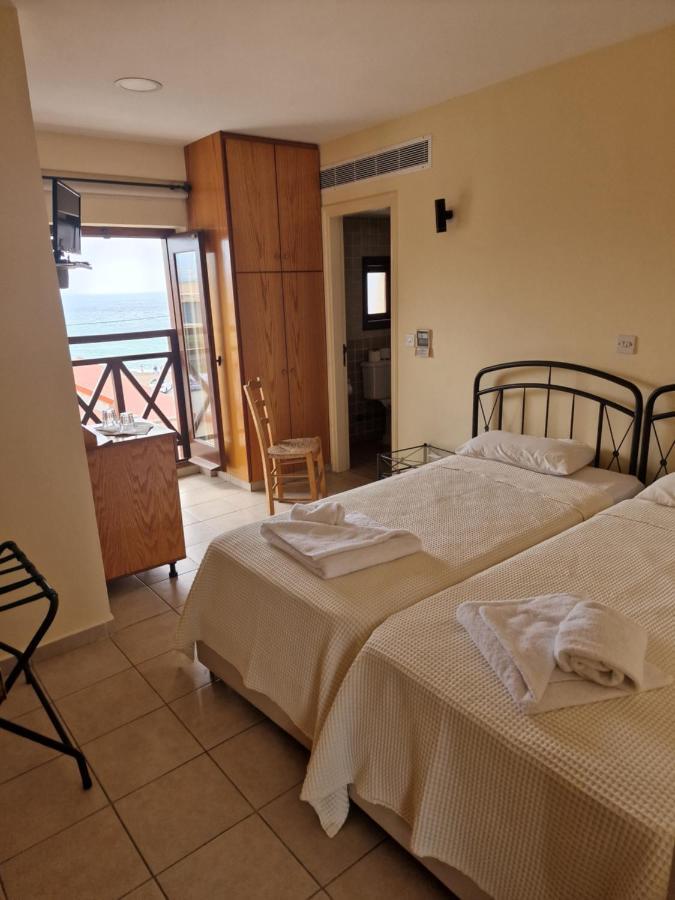 Y & P Latchi Hotel Eksteriør bilde